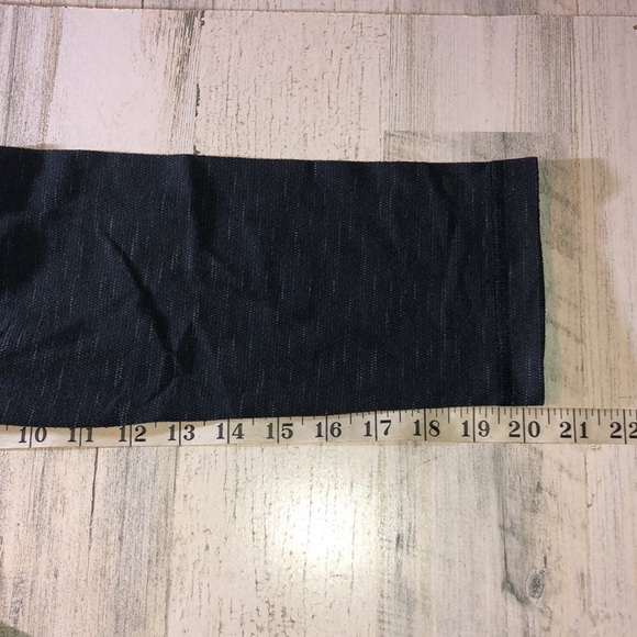 Lululemon Athletica Gray capri leggings size 6 Yoga leggings luluemon pants - Picture 8 of 8